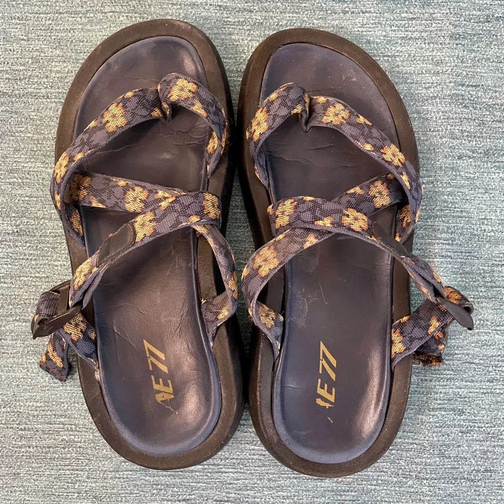 American Eagle 90’s Retro Thong Flip Flop Adjustable Floral Sandals. Comfy! - Picture 4 of 7